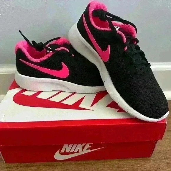 Kids Nike Tanjun size 5Y - Picture 1 of 6